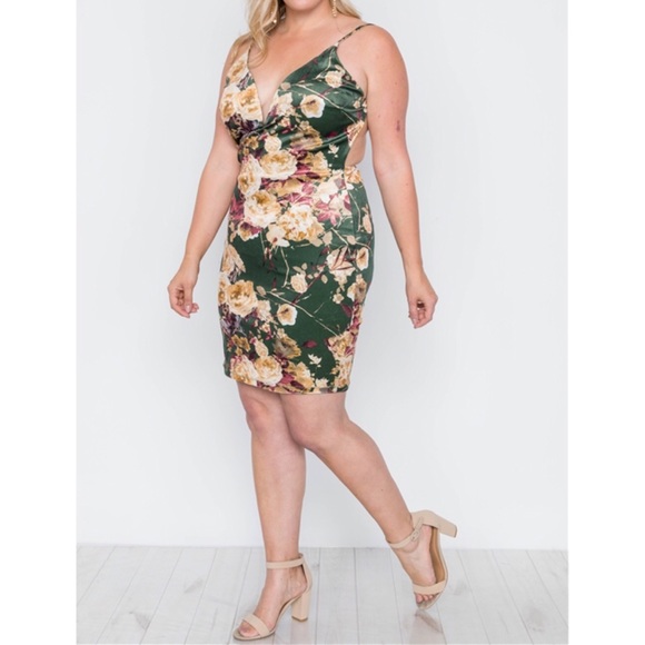 PLUS SIZE HUNTER GREEN VELVET CAMI MINI DRESS - Picture 4 of 5